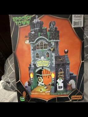 Lemax Gray Haunted Gate House with Green Slime and Orange Torches